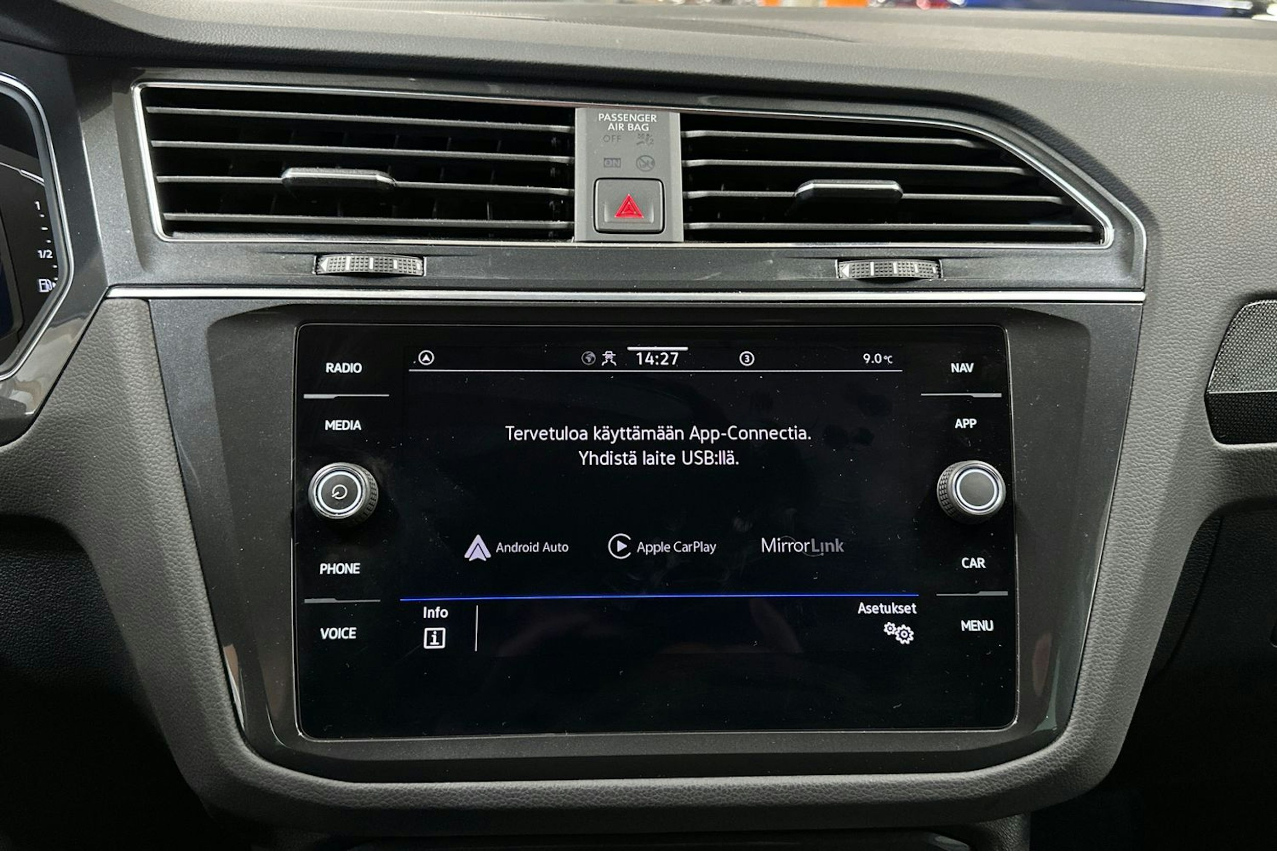 sininen Volkswagen Tiguan 2021 kuva 19.