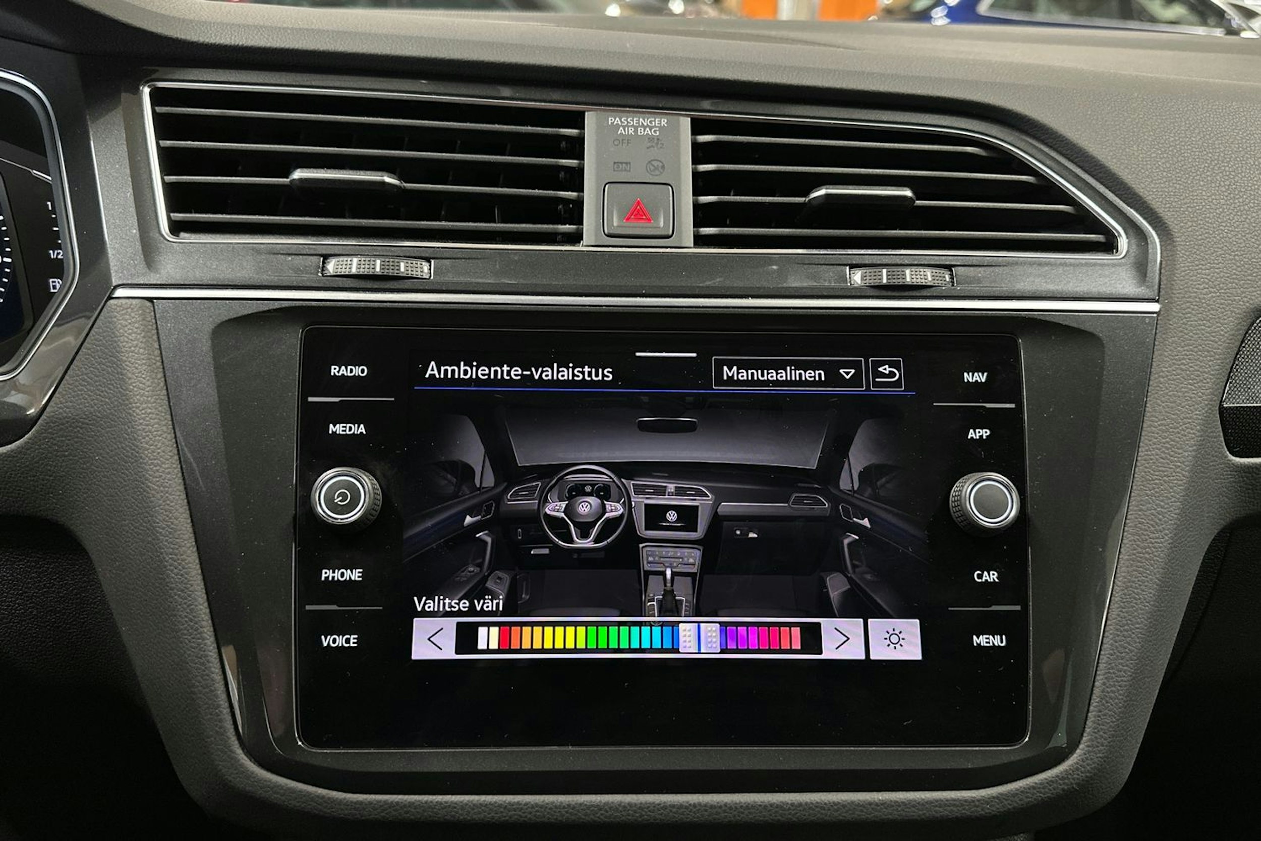 sininen Volkswagen Tiguan 2021 kuva 20.