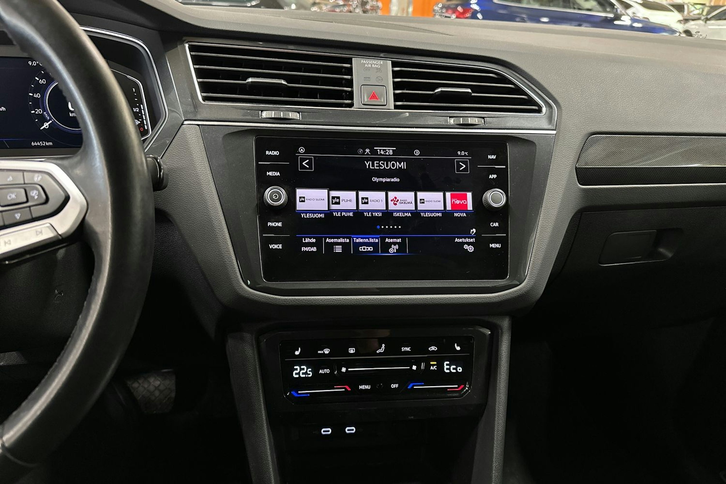 sininen Volkswagen Tiguan 2021 kuva 22.