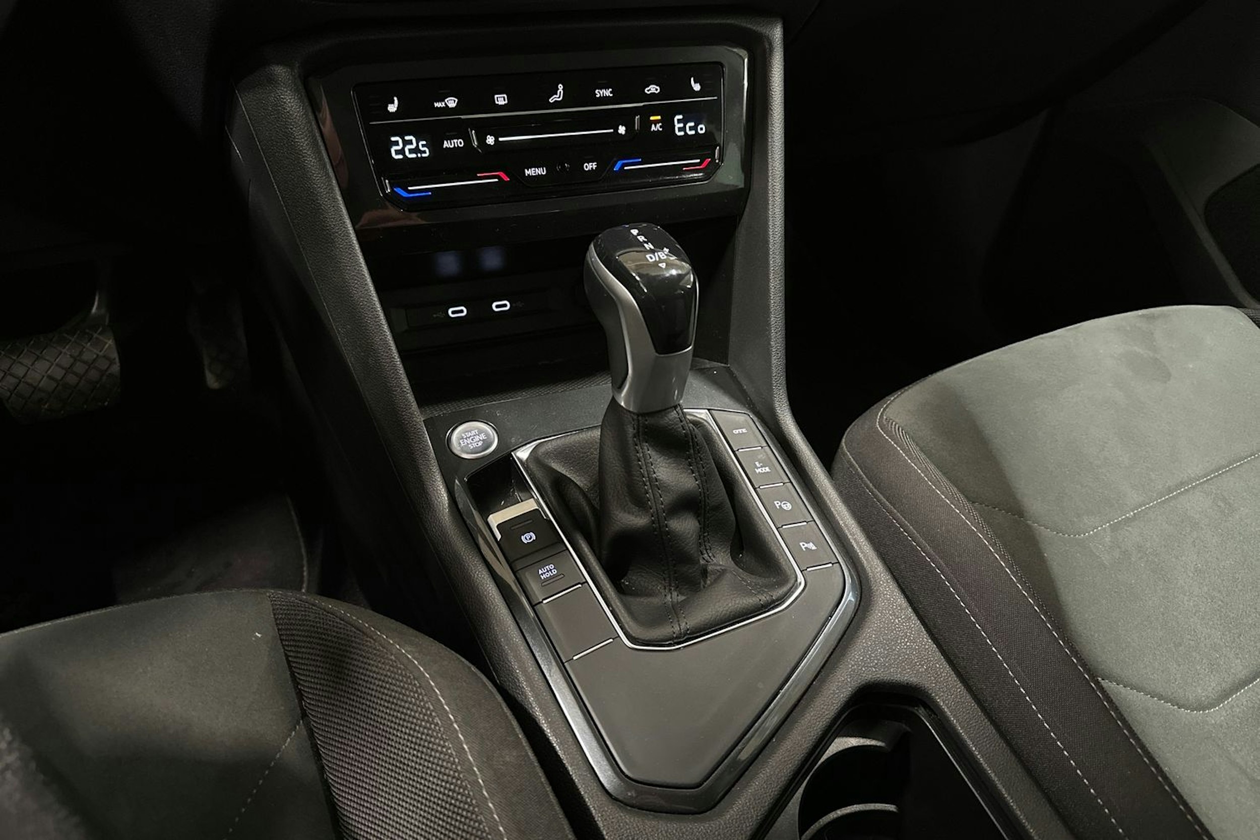 sininen Volkswagen Tiguan 2021 kuva 24.