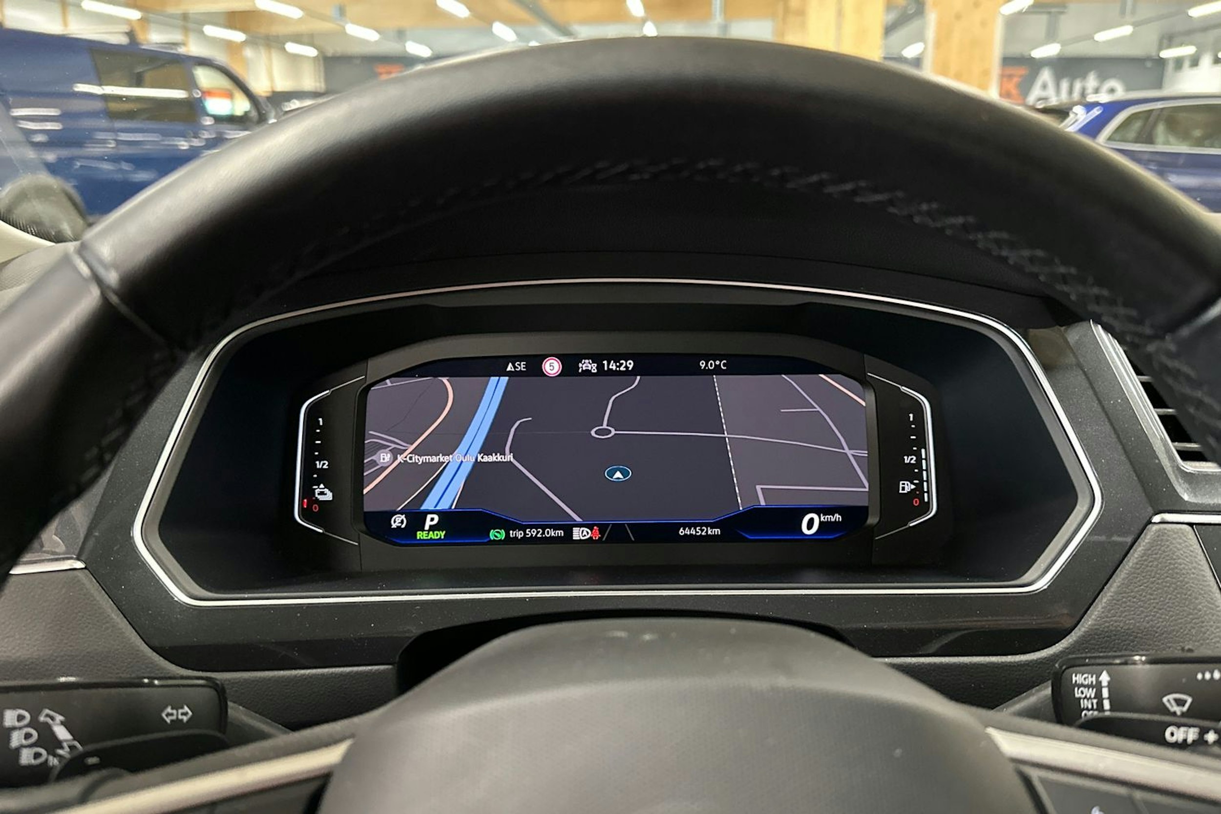 sininen Volkswagen Tiguan 2021 kuva 25.