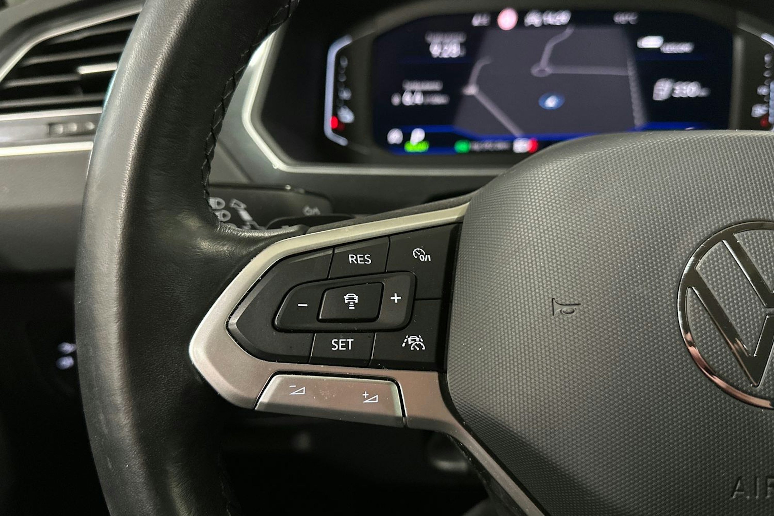 sininen Volkswagen Tiguan 2021 kuva 26.