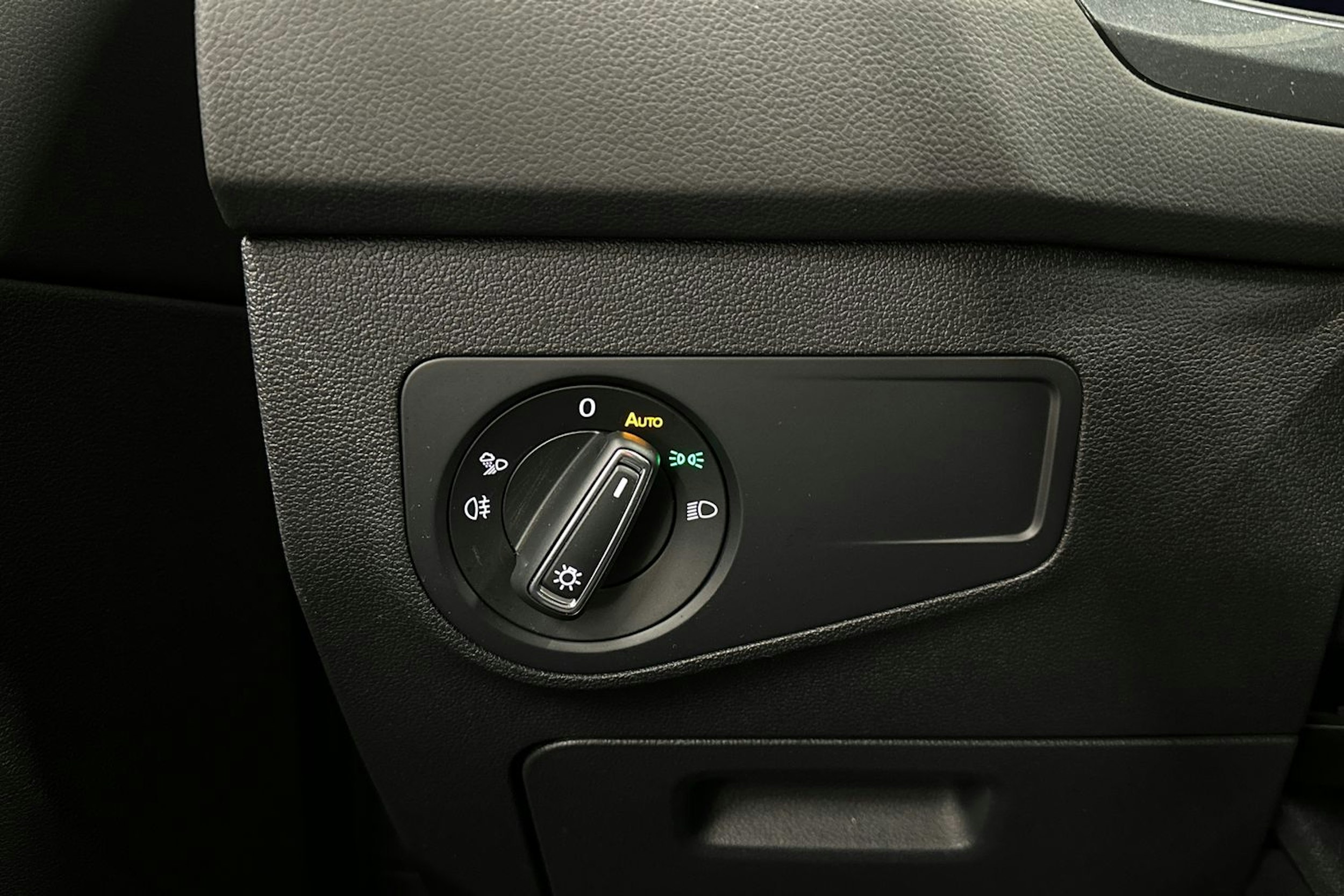 sininen Volkswagen Tiguan 2021 kuva 28.