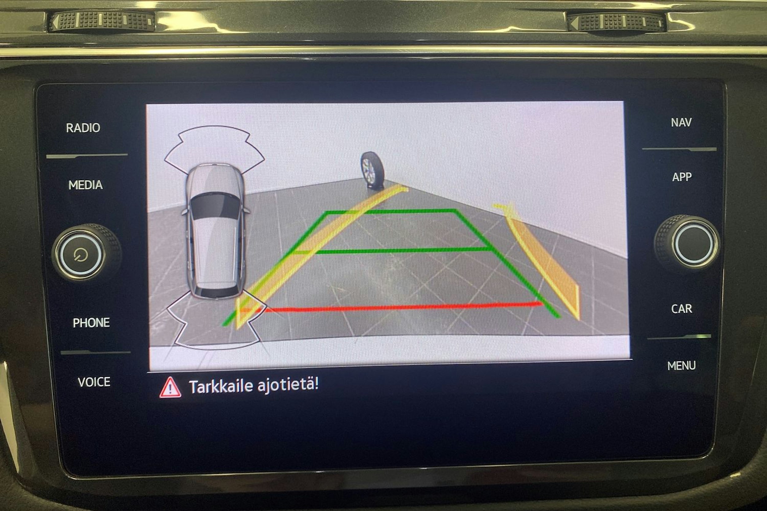 valkoinen Volkswagen Tiguan 2021 kuva 14.