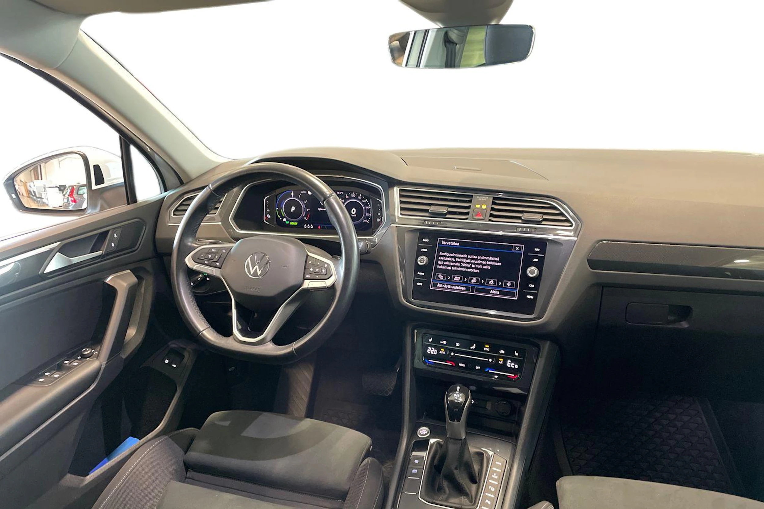 valkoinen Volkswagen Tiguan 2021 kuva 9.