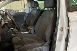 valkoinen Volkswagen Tiguan 2021 kuva 15.