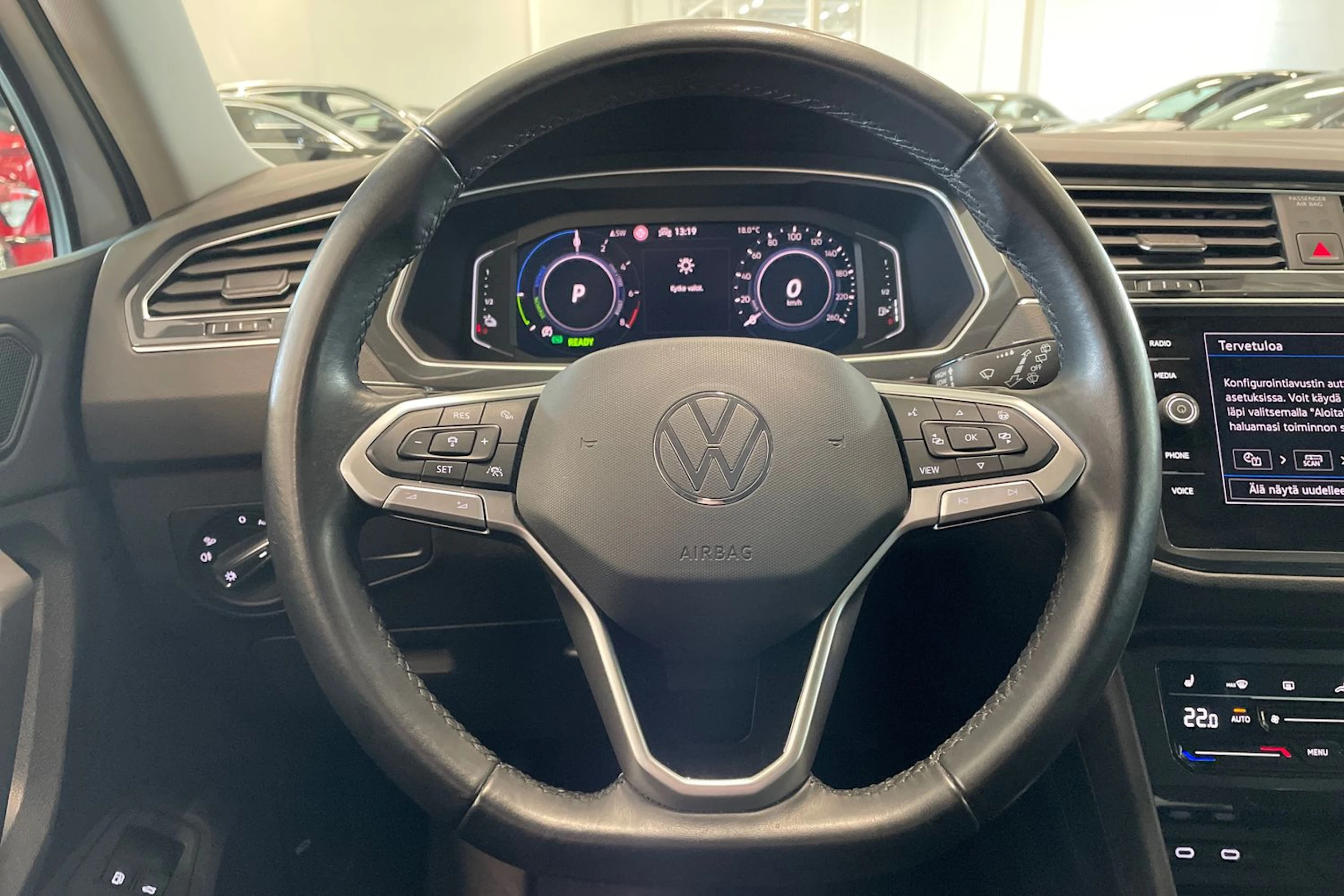 valkoinen Volkswagen Tiguan 2021 kuva 17.