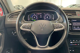 valkoinen Volkswagen Tiguan 2021 kuva 17.