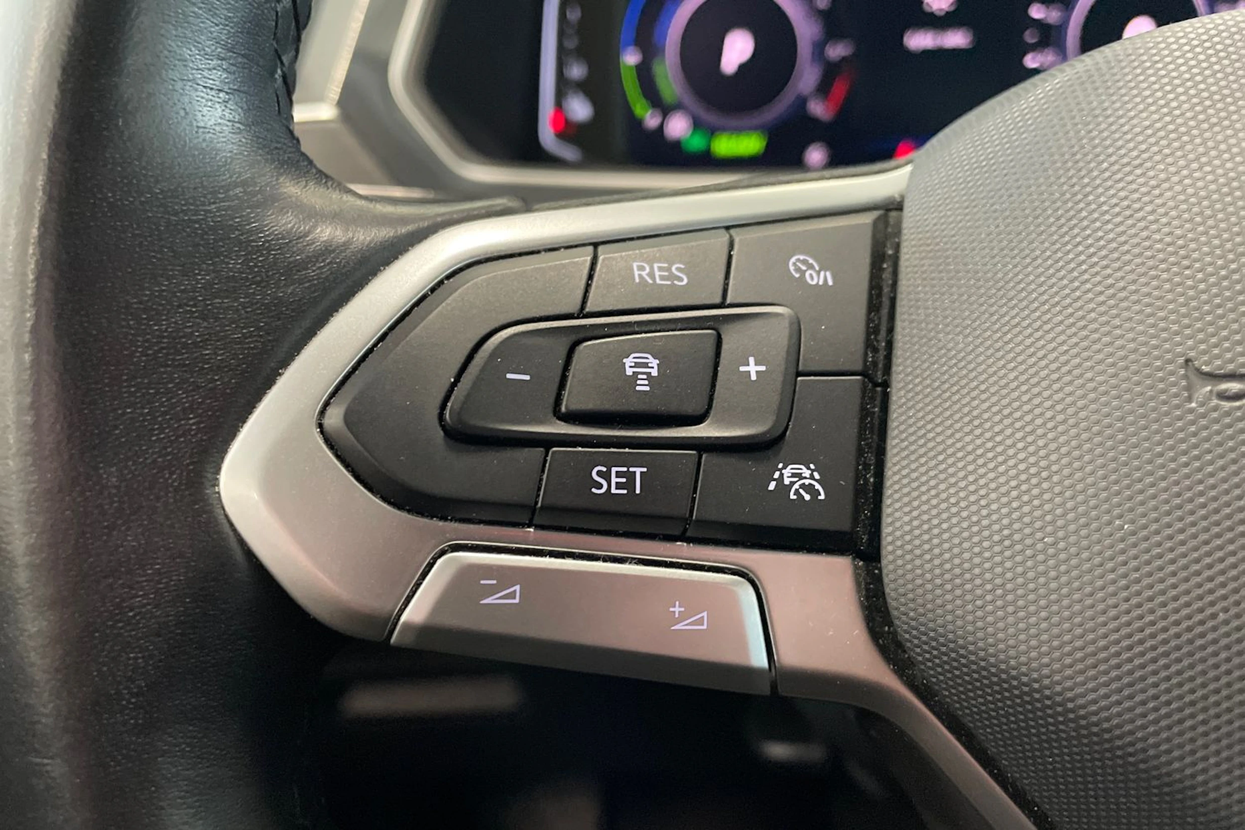 valkoinen Volkswagen Tiguan 2021 kuva 19.