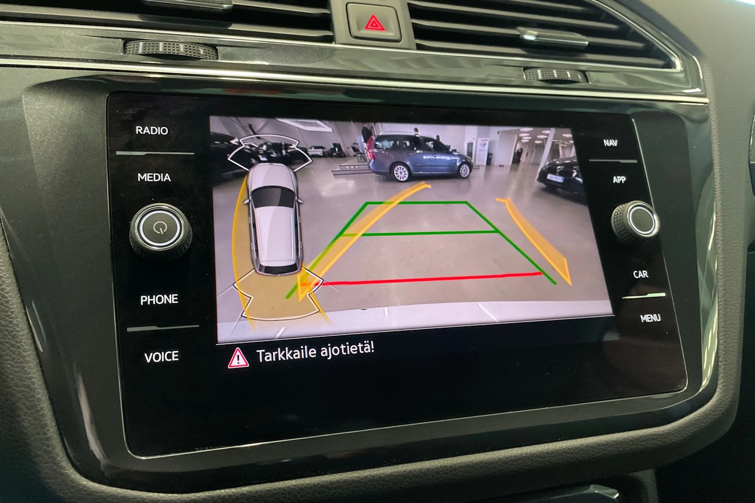 valkoinen Volkswagen Tiguan 2021 kuva 22.