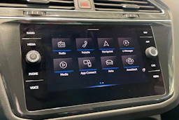 valkoinen Volkswagen Tiguan 2021 kuva 23.