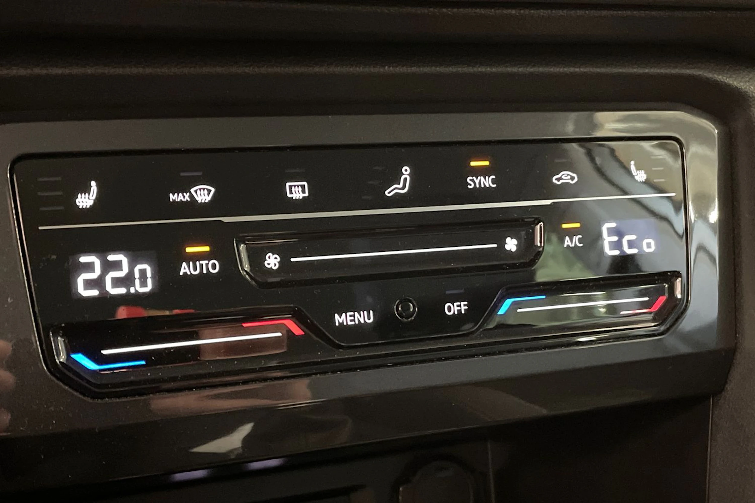 valkoinen Volkswagen Tiguan 2021 kuva 35.