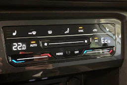 valkoinen Volkswagen Tiguan 2021 kuva 35.