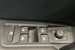 valkoinen Volkswagen Tiguan 2021 kuva 38.