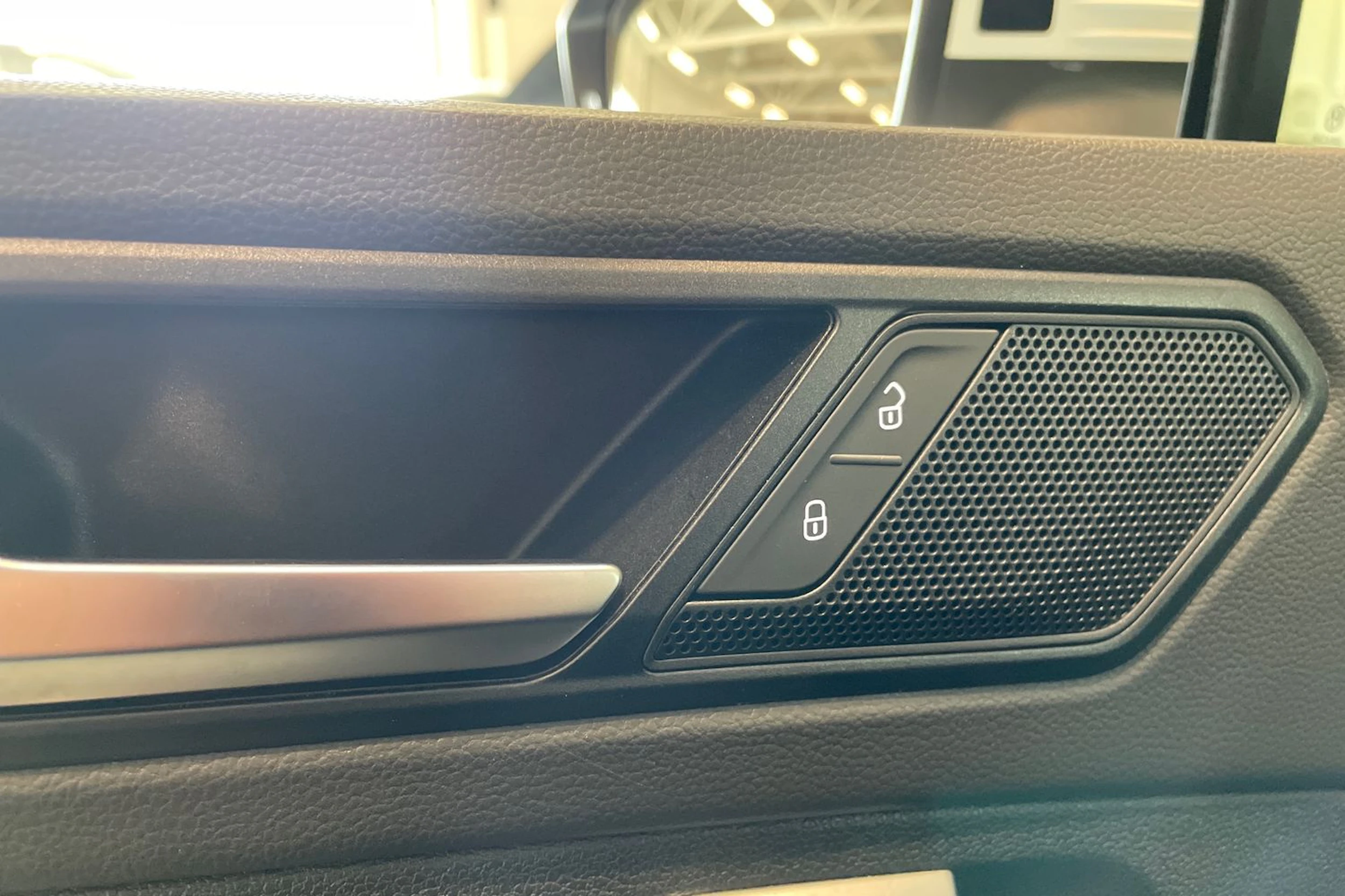 valkoinen Volkswagen Tiguan 2021 kuva 39.