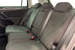 musta Volkswagen Tiguan 2021 kuva 11.