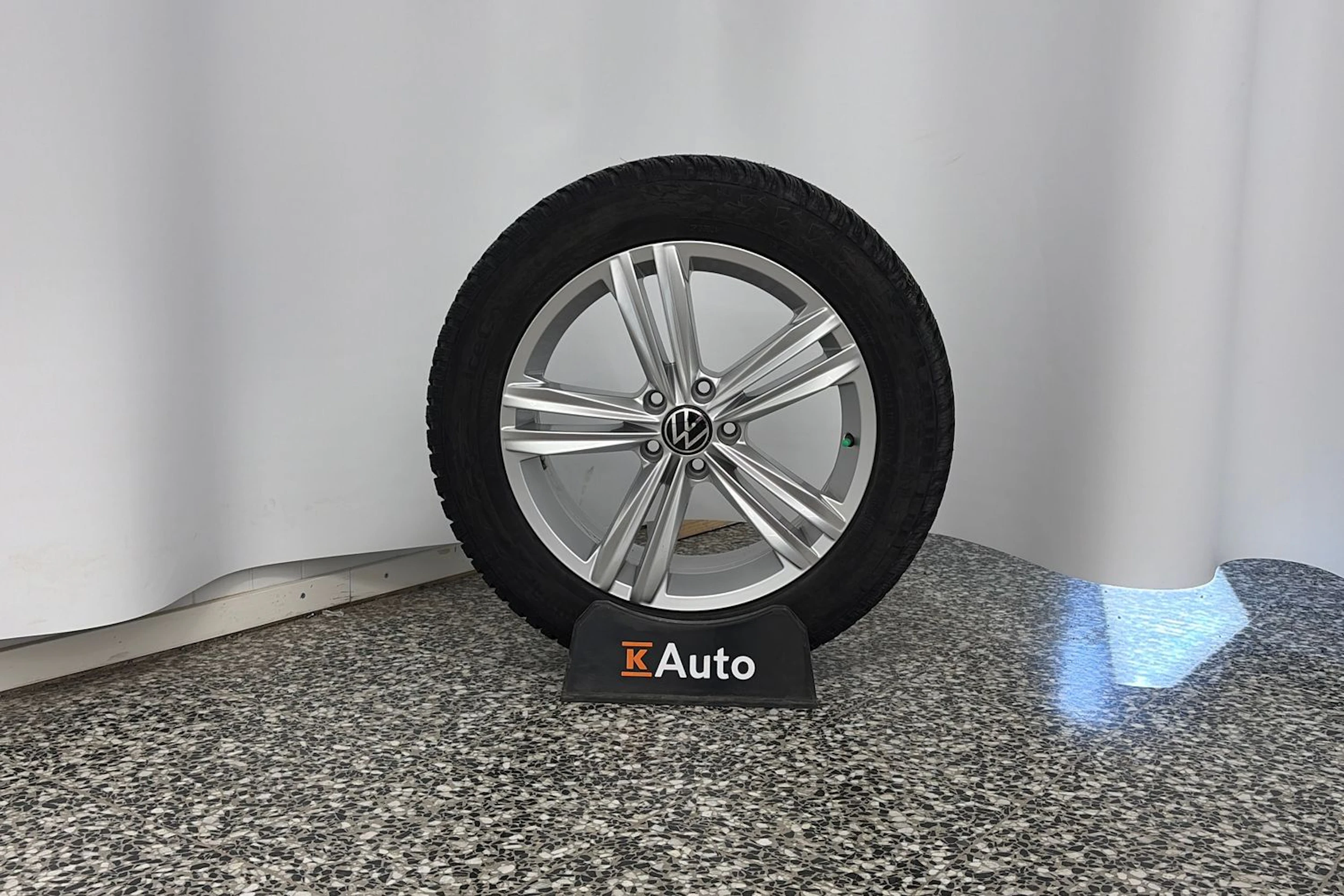 musta Volkswagen Tiguan 2021 kuva 13.