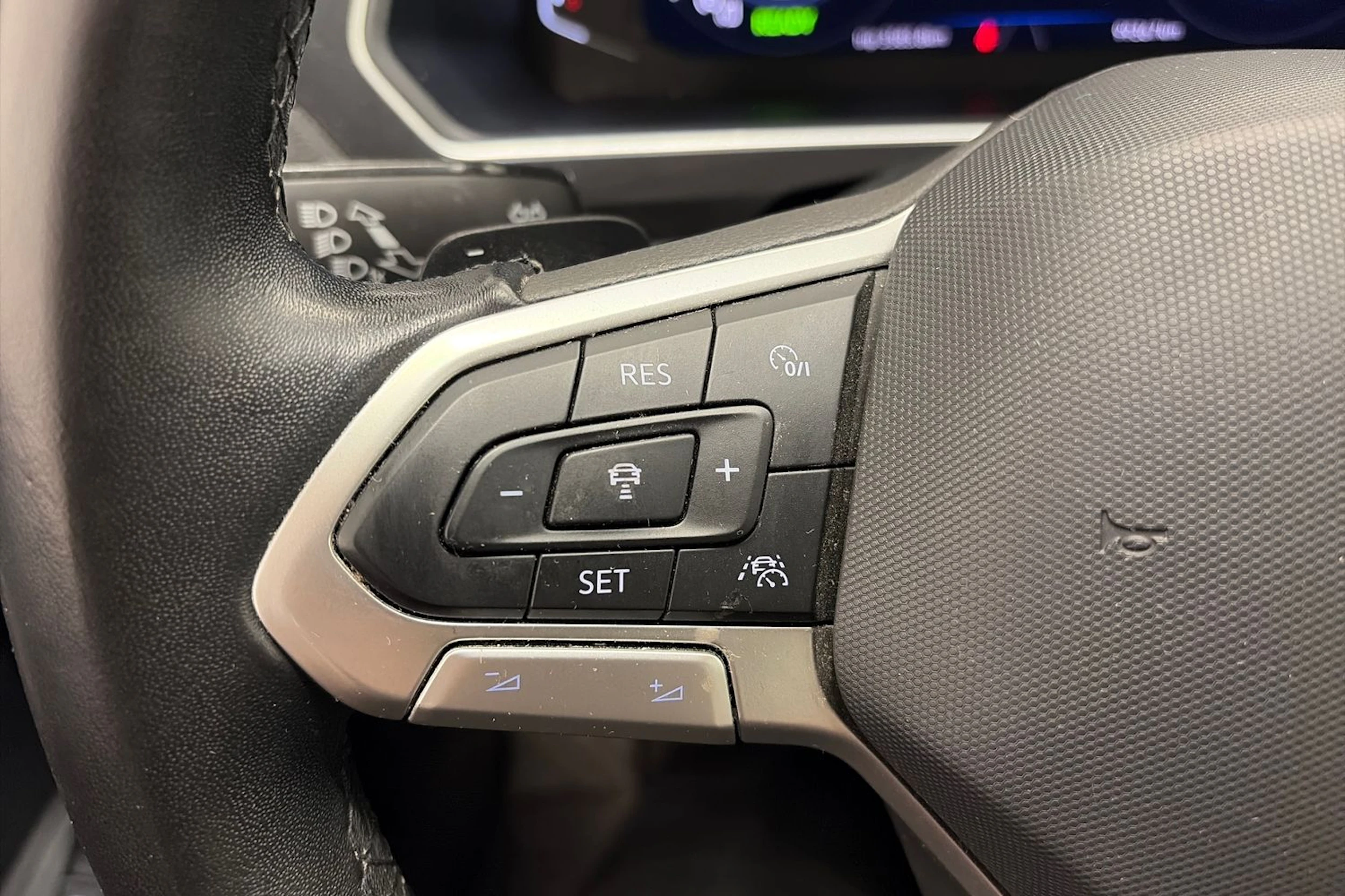 musta Volkswagen Tiguan 2021 kuva 19.