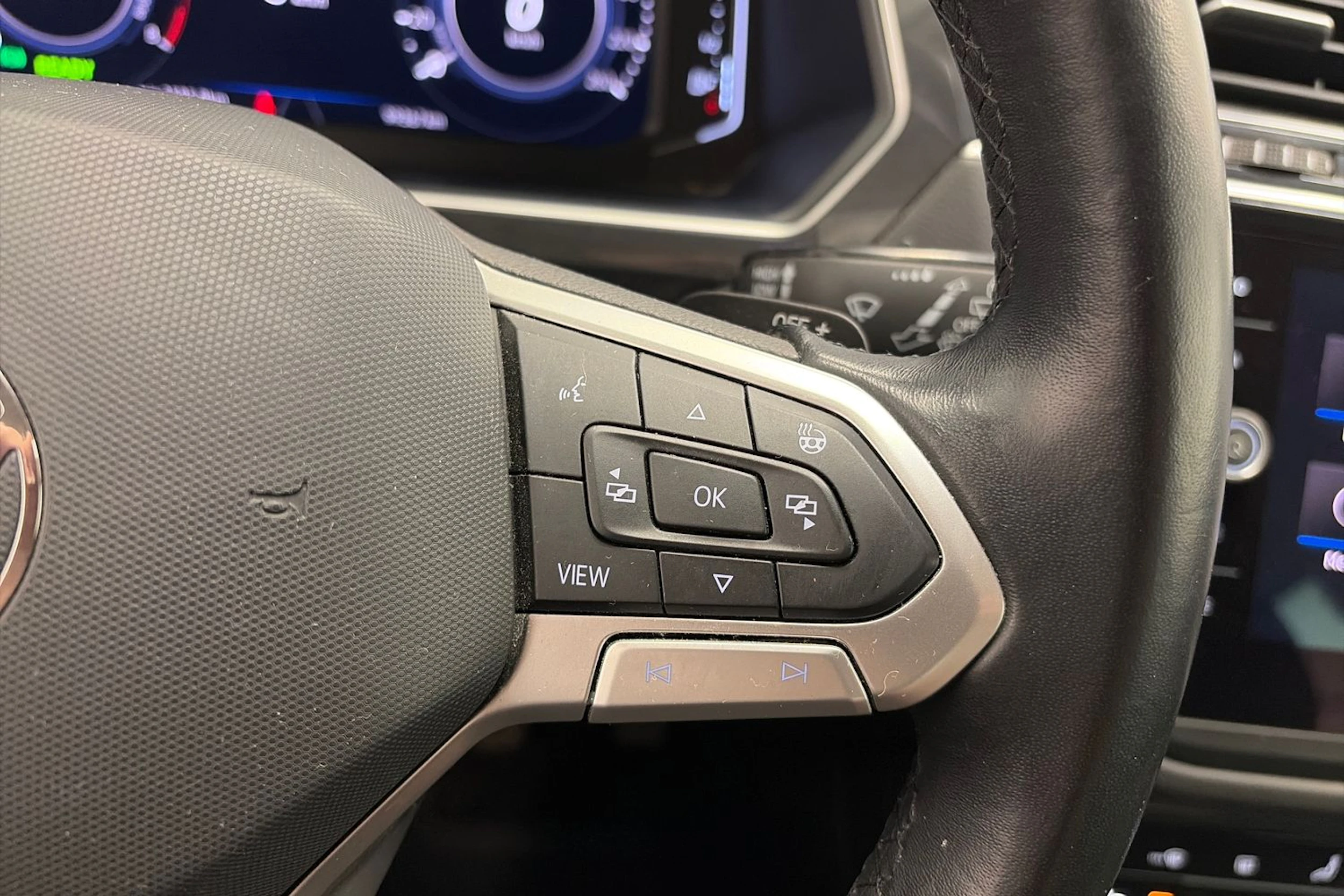 musta Volkswagen Tiguan 2021 kuva 20.