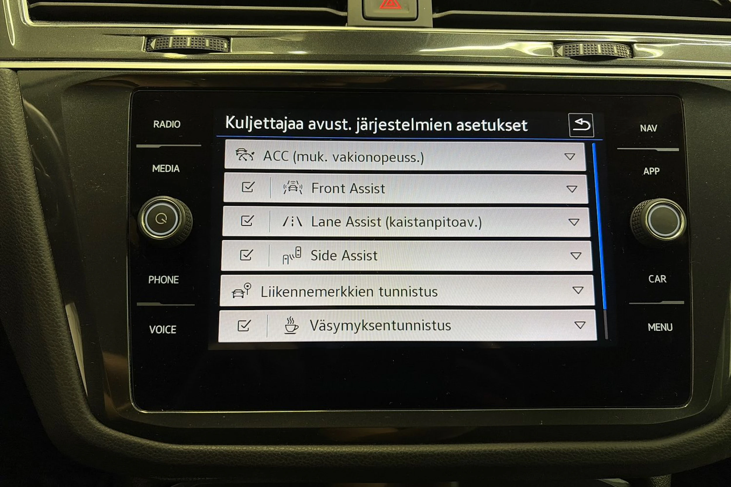 musta Volkswagen Tiguan 2021 kuva 24.