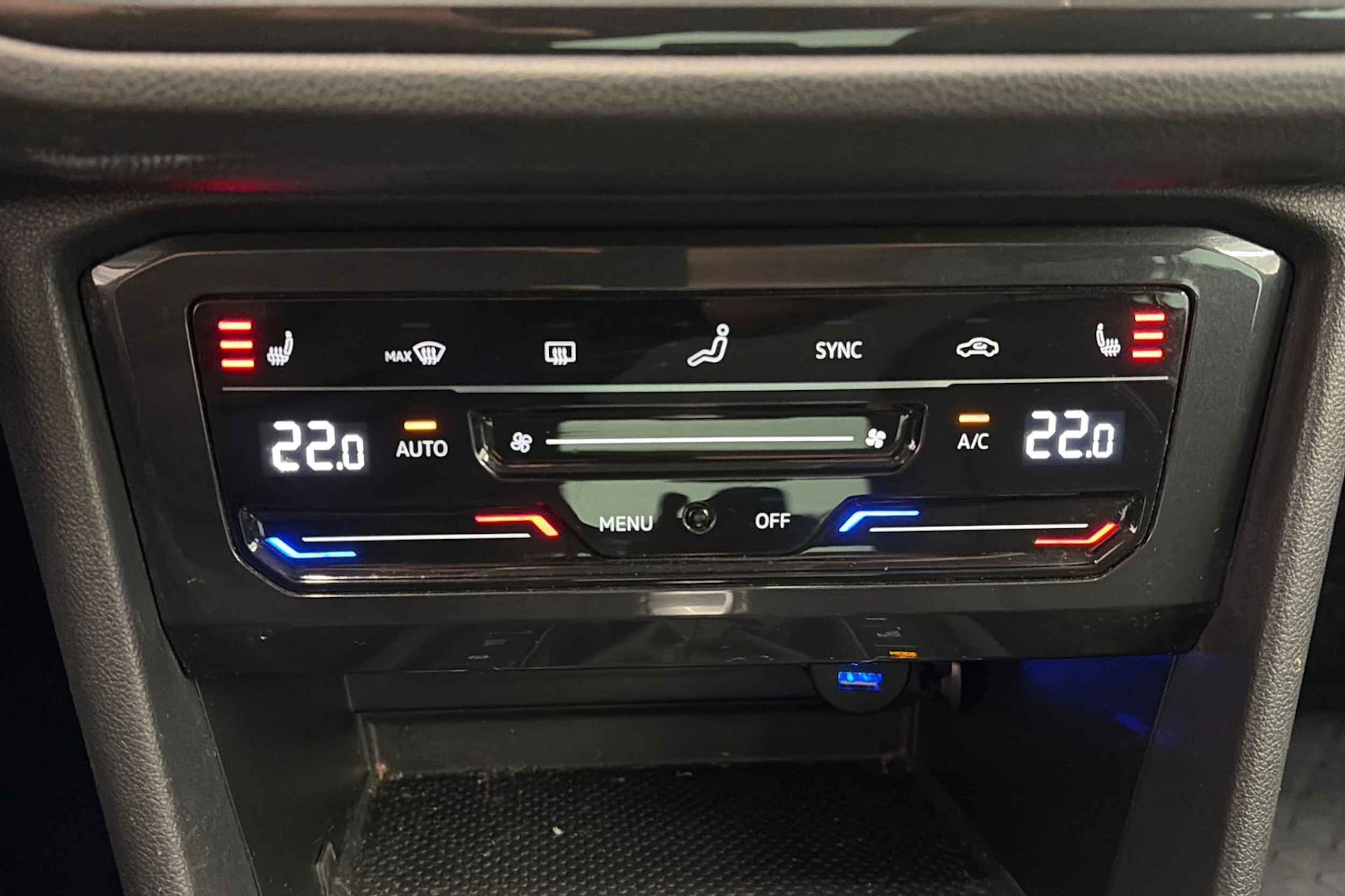 musta Volkswagen Tiguan 2021 kuva 27.