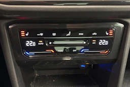musta Volkswagen Tiguan 2021 kuva 27.