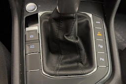 musta Volkswagen Tiguan 2021 kuva 28.