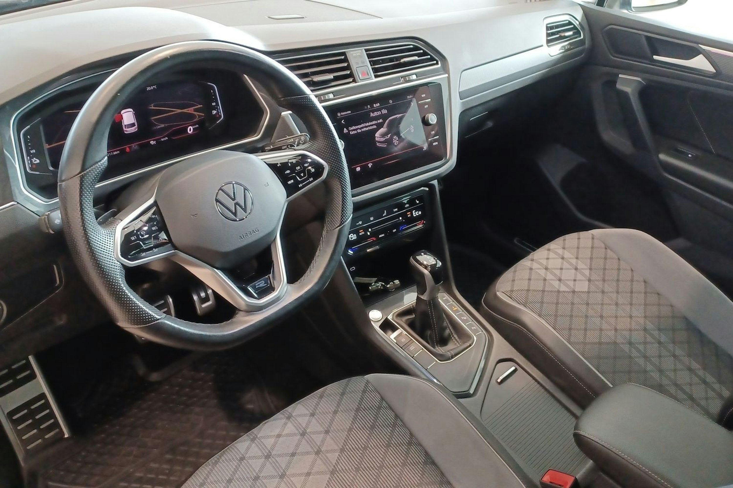 Sininen Volkswagen Tiguan 2021 kuva 7.