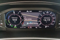 Sininen Volkswagen Tiguan 2021 kuva 14.