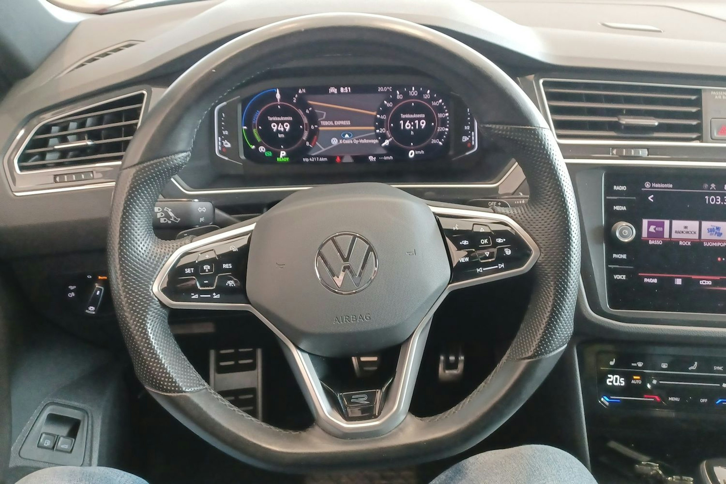 Sininen Volkswagen Tiguan 2021 kuva 15.