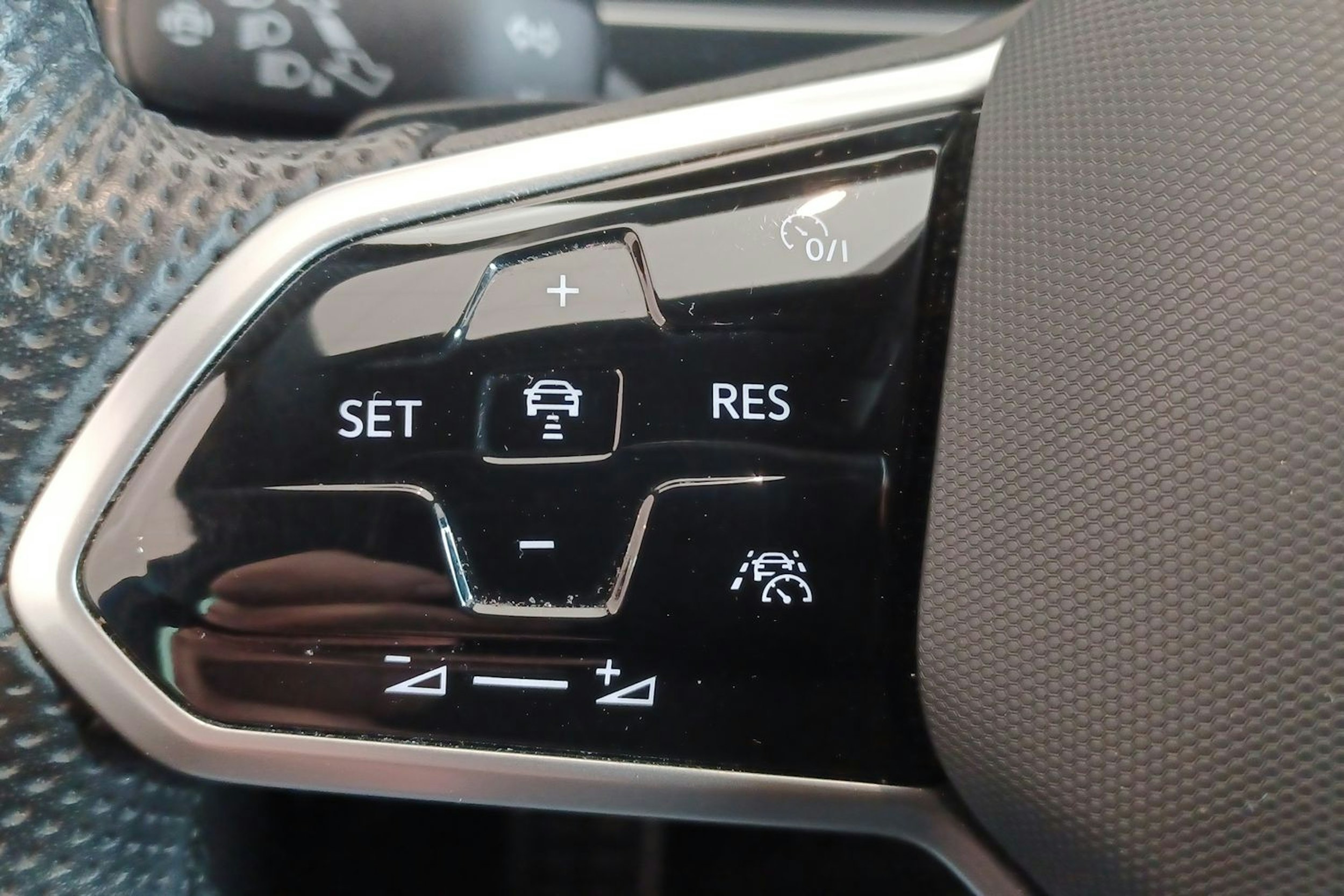 Sininen Volkswagen Tiguan 2021 kuva 16.