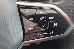 Sininen Volkswagen Tiguan 2021 kuva 17.