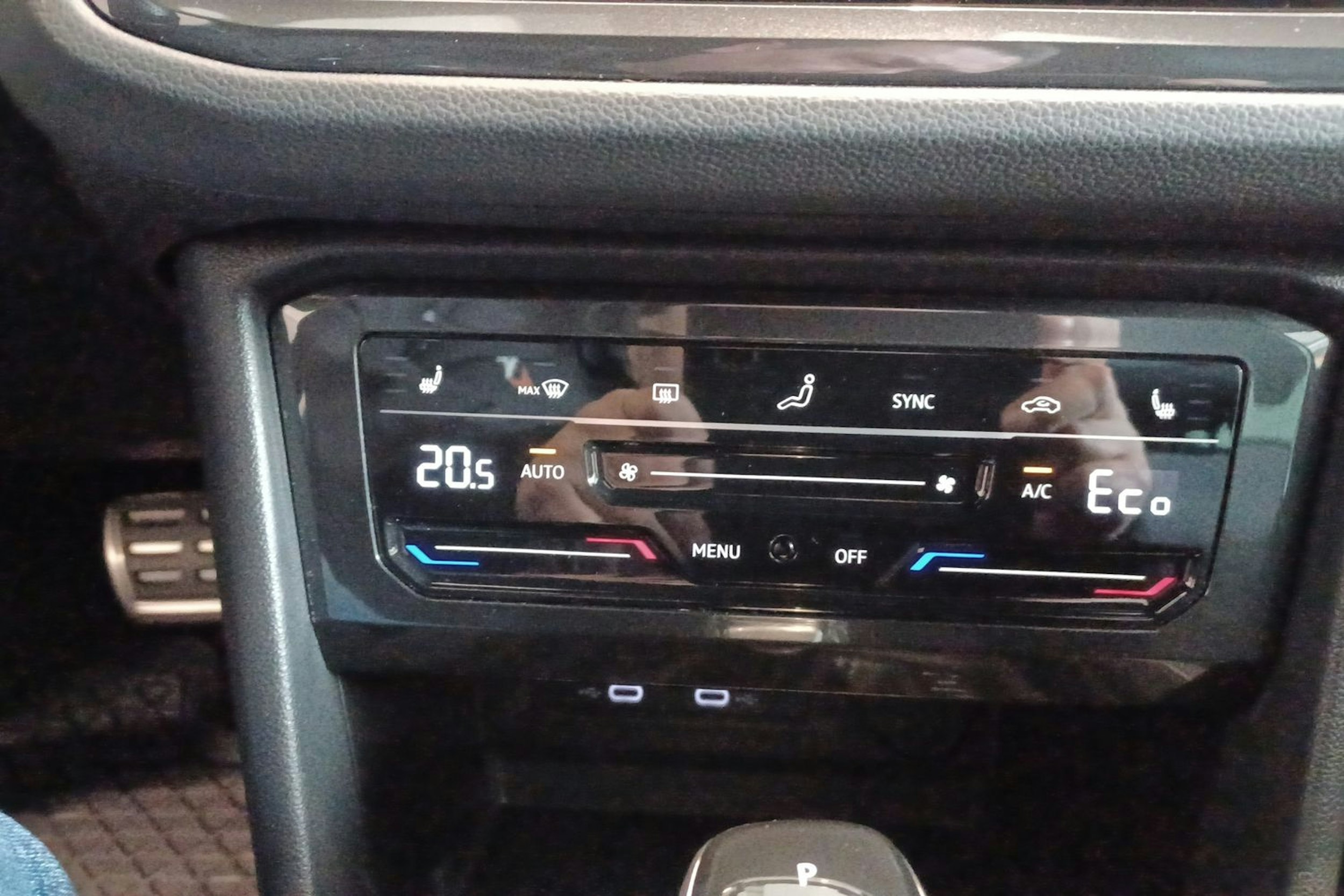 Sininen Volkswagen Tiguan 2021 kuva 23.