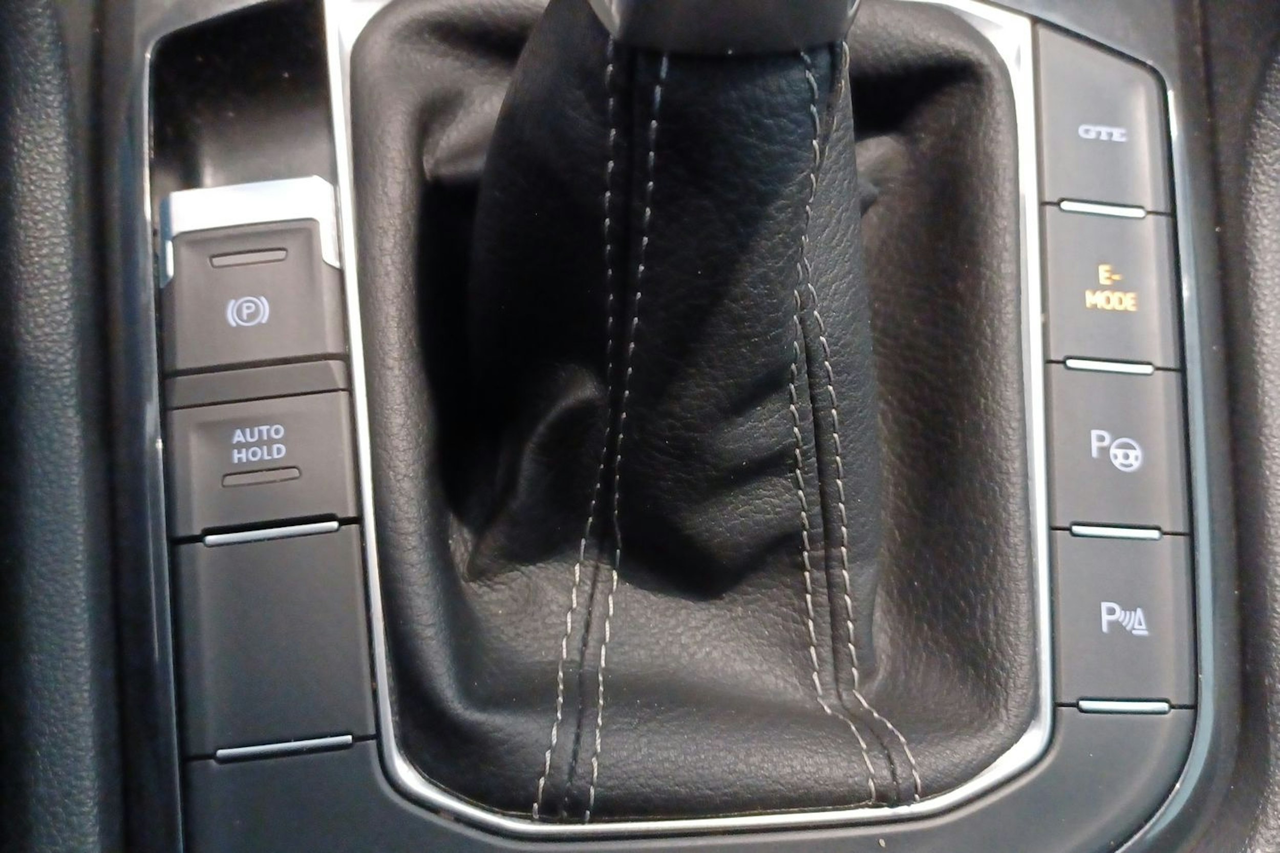 Sininen Volkswagen Tiguan 2021 kuva 24.