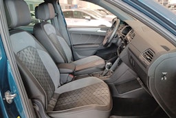 Sininen Volkswagen Tiguan 2021 kuva 29.