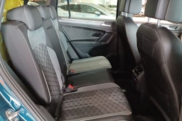 Sininen Volkswagen Tiguan 2021 kuva 30.