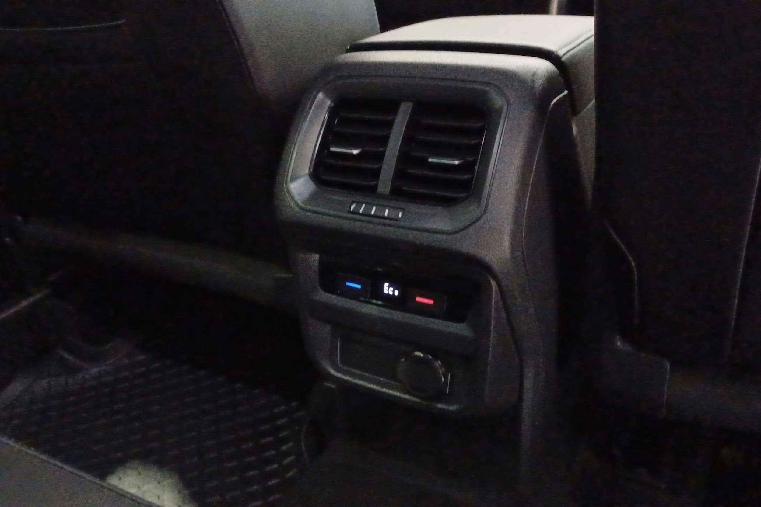 Sininen Volkswagen Tiguan 2021 kuva 31.