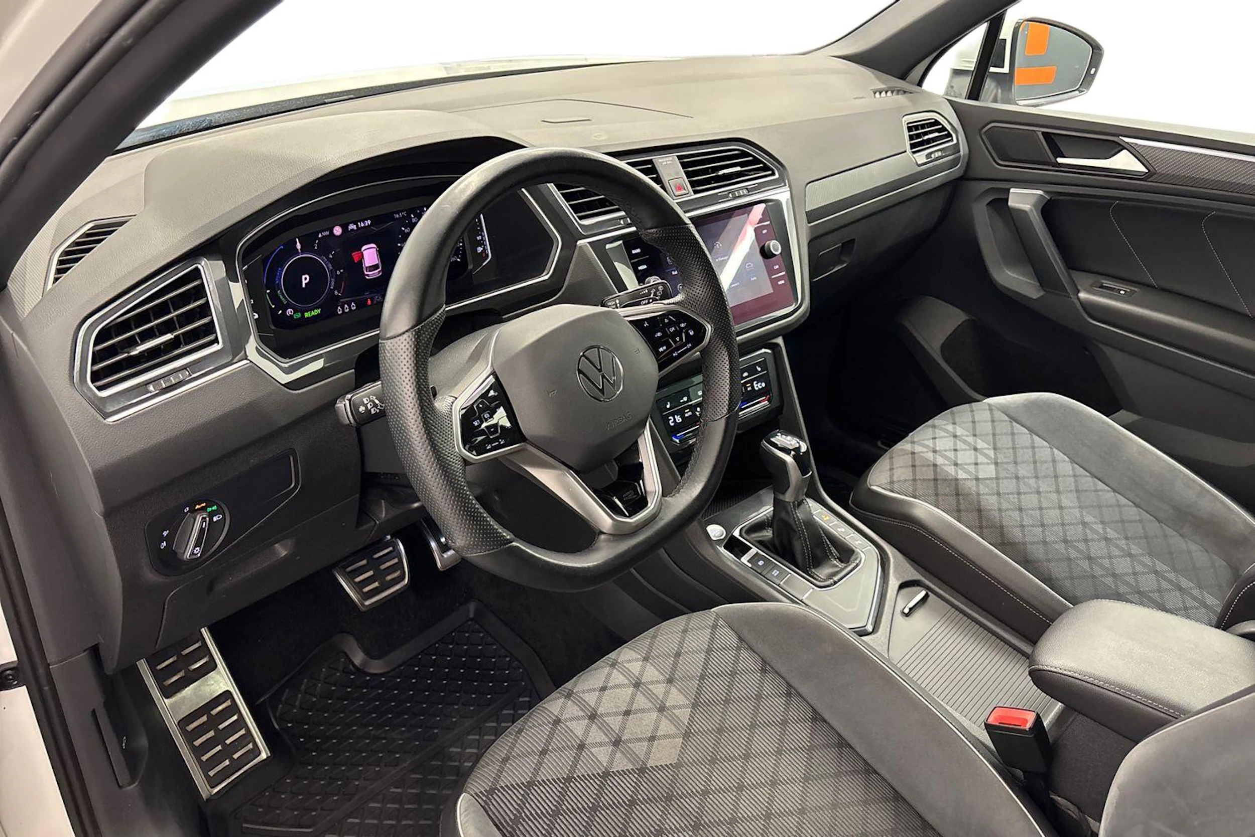 valkoinen Volkswagen Tiguan 2021 kuva 8.