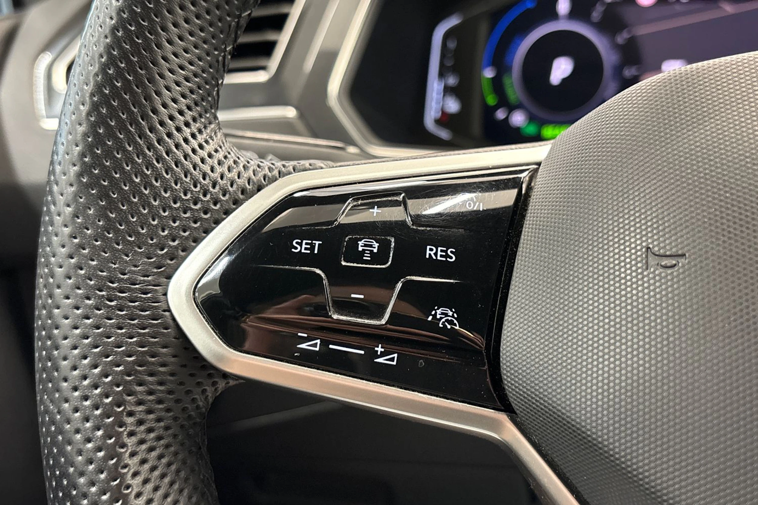 valkoinen Volkswagen Tiguan 2021 kuva 17.