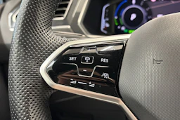 valkoinen Volkswagen Tiguan 2021 kuva 17.