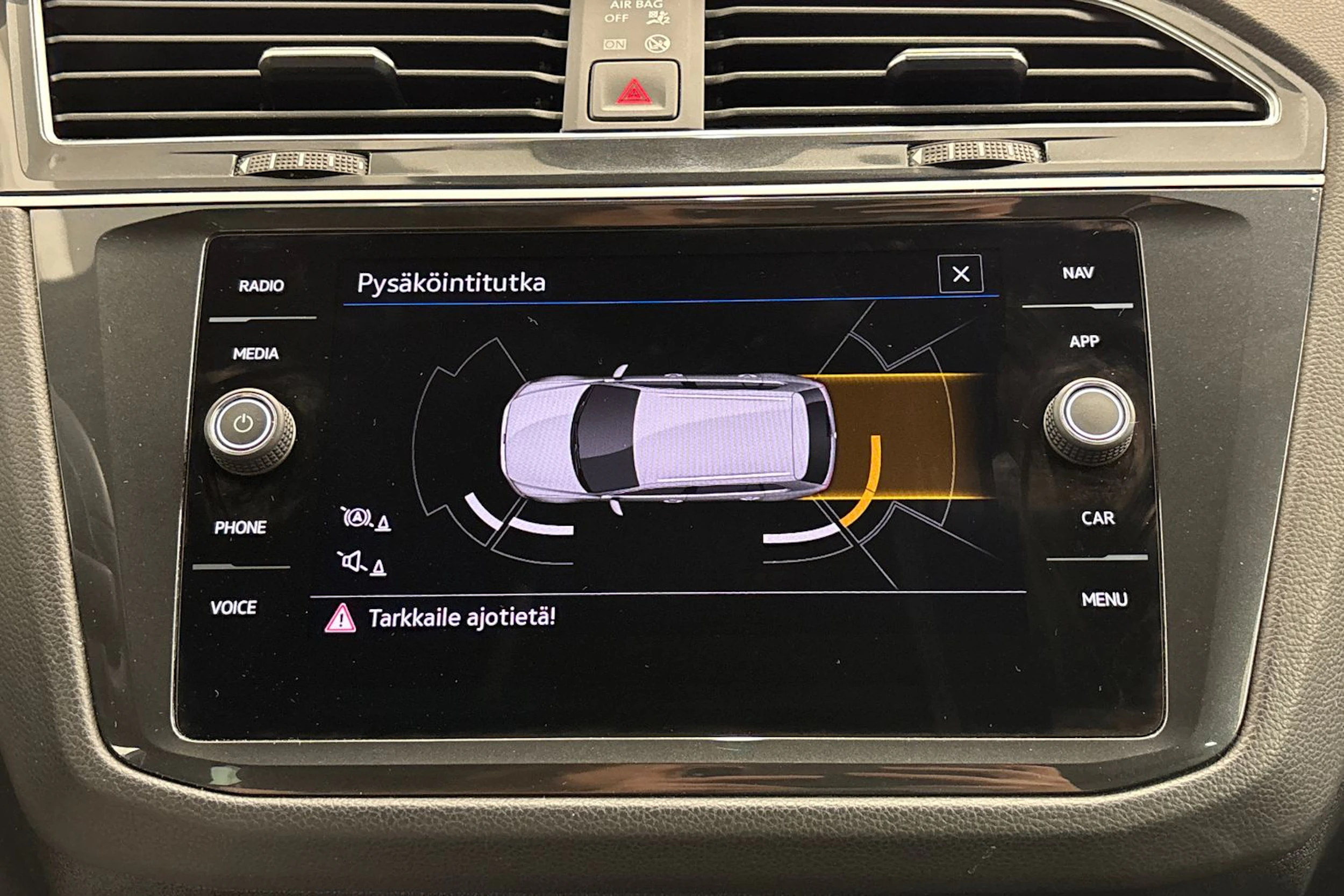 valkoinen Volkswagen Tiguan 2021 kuva 20.