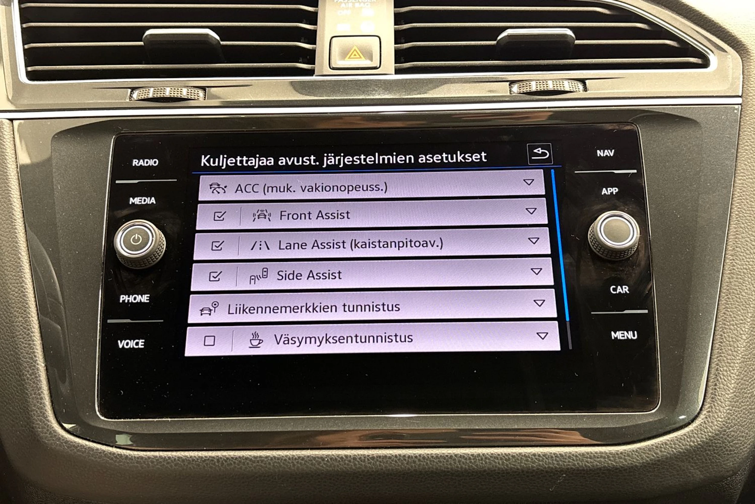 valkoinen Volkswagen Tiguan 2021 kuva 22.
