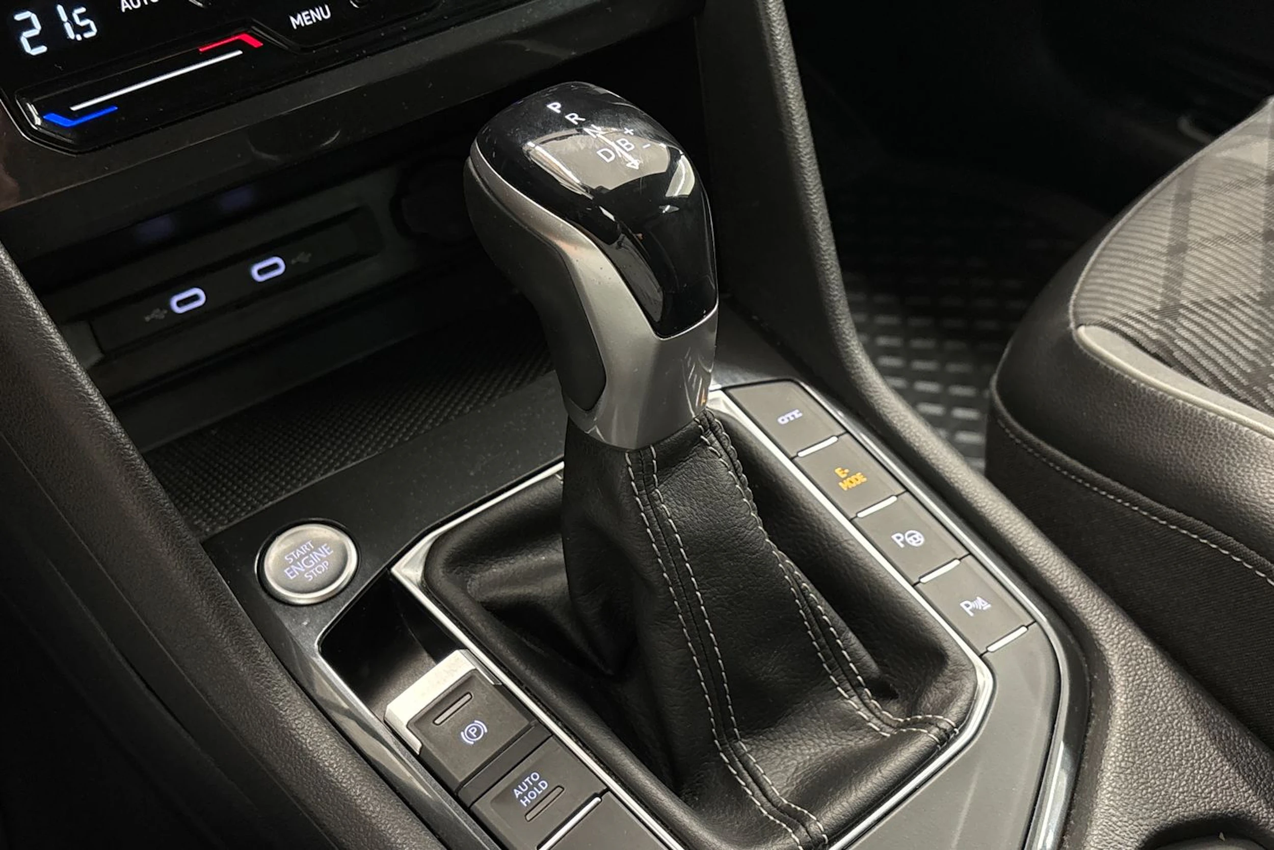 valkoinen Volkswagen Tiguan 2021 kuva 24.