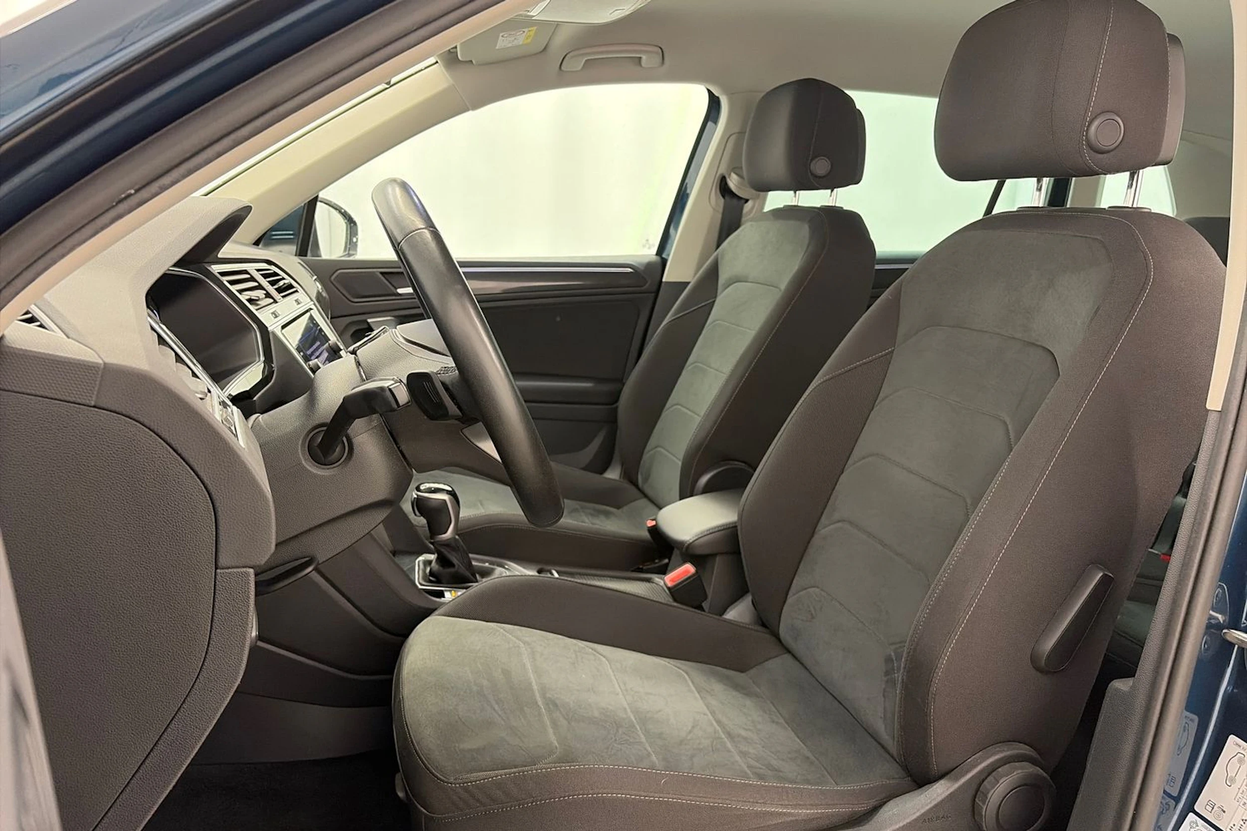 sininen Volkswagen Tiguan 2021 kuva 13.