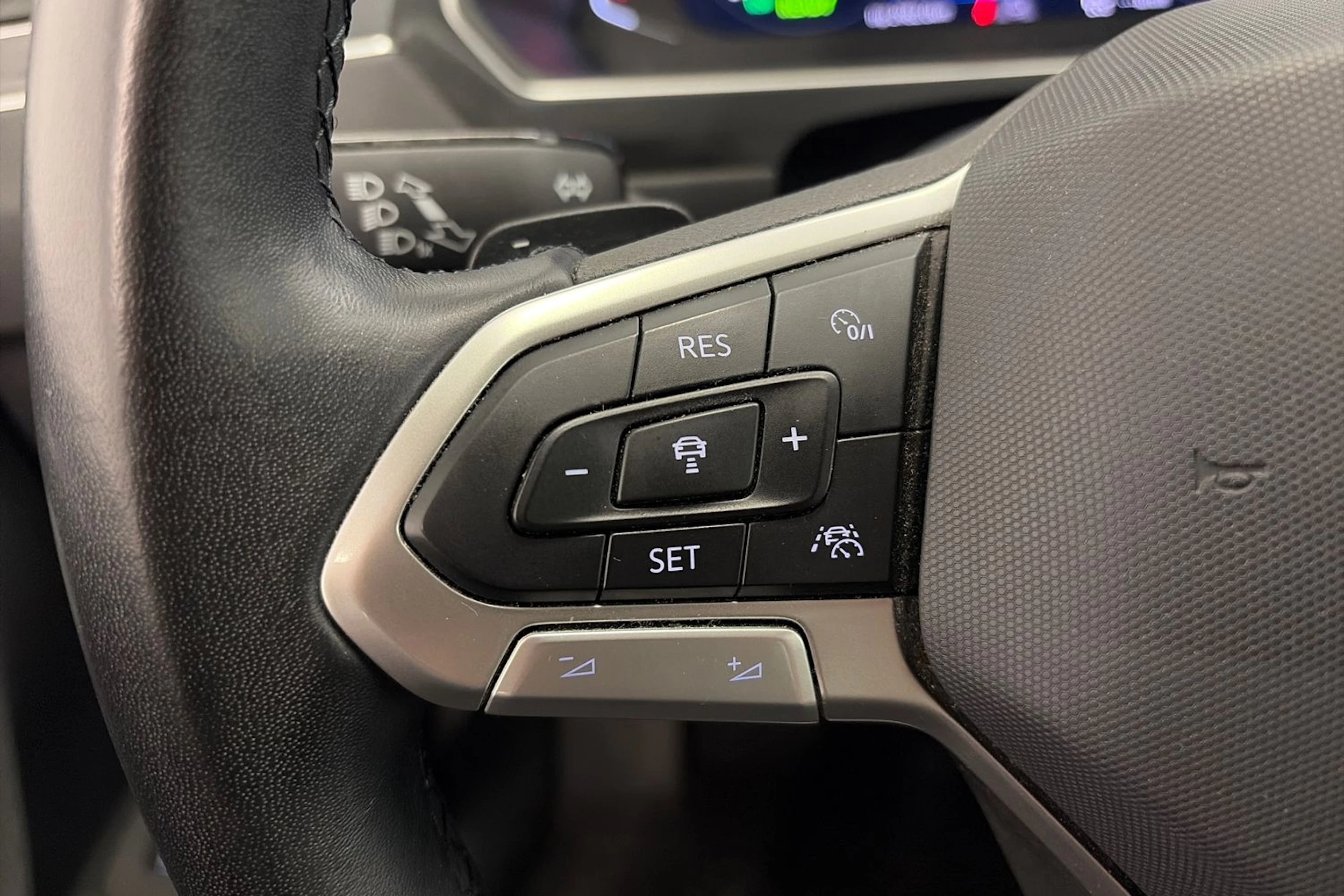 sininen Volkswagen Tiguan 2021 kuva 15.