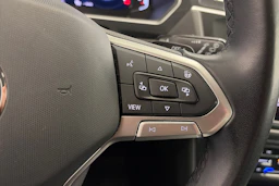 sininen Volkswagen Tiguan 2021 kuva 16.