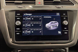 sininen Volkswagen Tiguan 2021 kuva 21.