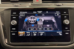sininen Volkswagen Tiguan 2021 kuva 23.
