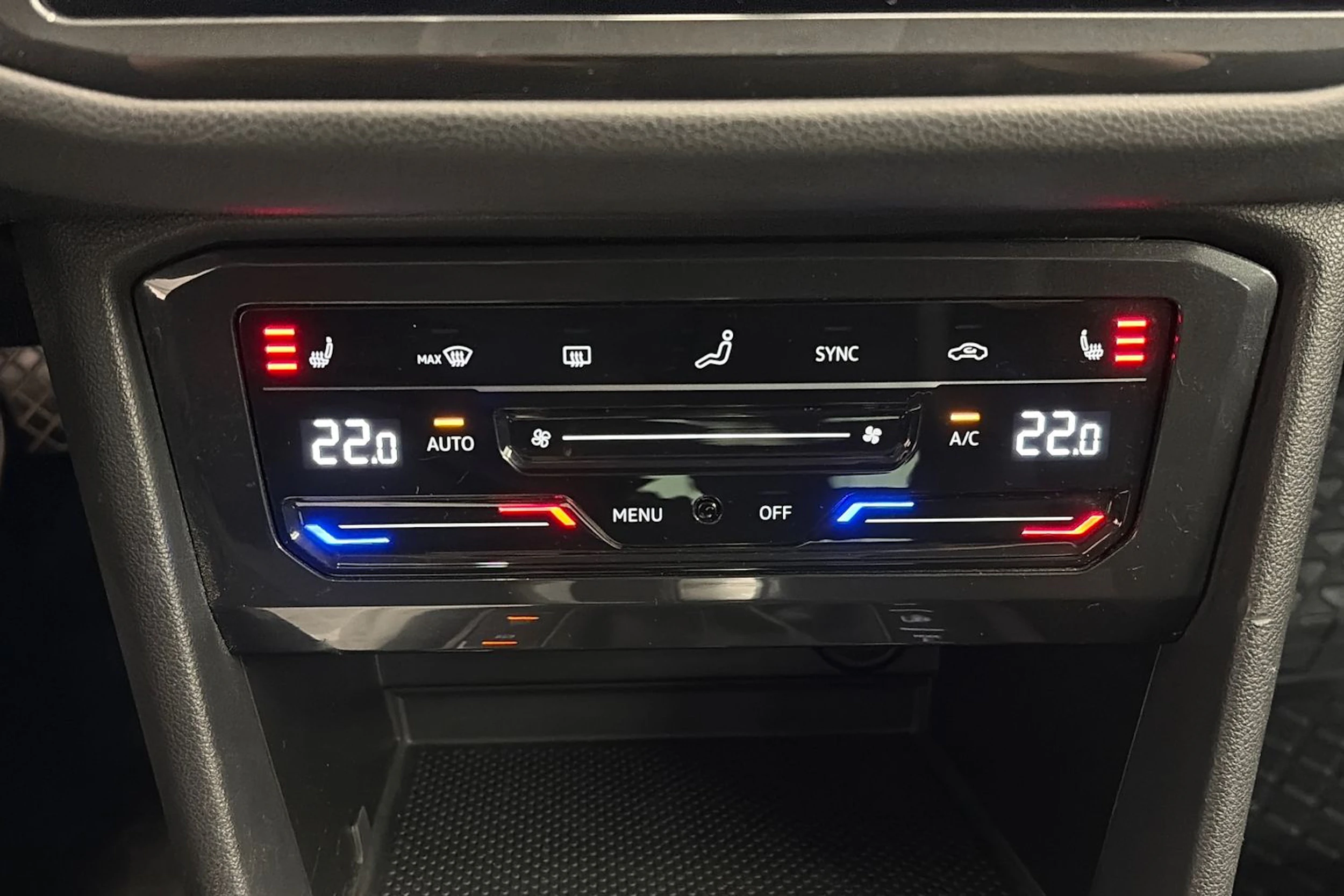 sininen Volkswagen Tiguan 2021 kuva 25.