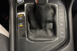sininen Volkswagen Tiguan 2021 kuva 26.
